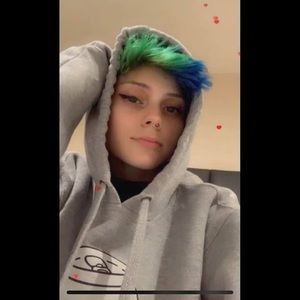 Meet your Posher, Rayne